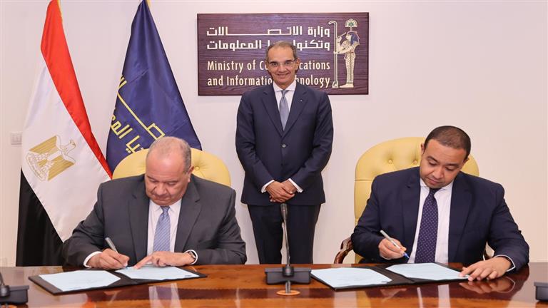 المصرية للاتصالات وراية توقعان عقدا لإنشاء مرحلة ثانية من مركز بيانات