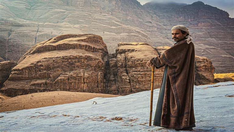 قبل مشاركته بمهرجان البحر الأحمر السينمائي.. طرح صور من كواليس فيلم "هجان" إثراء وفيلم كلينك