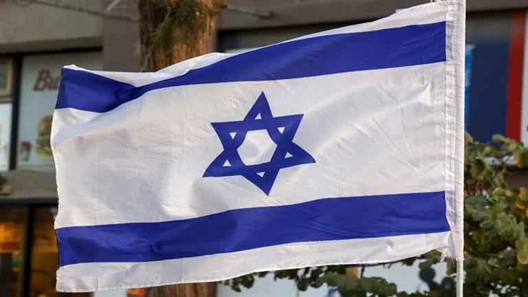 صحيفة عبرية: إسرائيل ترفض إصدار التأشيرات لموظفي وكالات الإغاثة 
