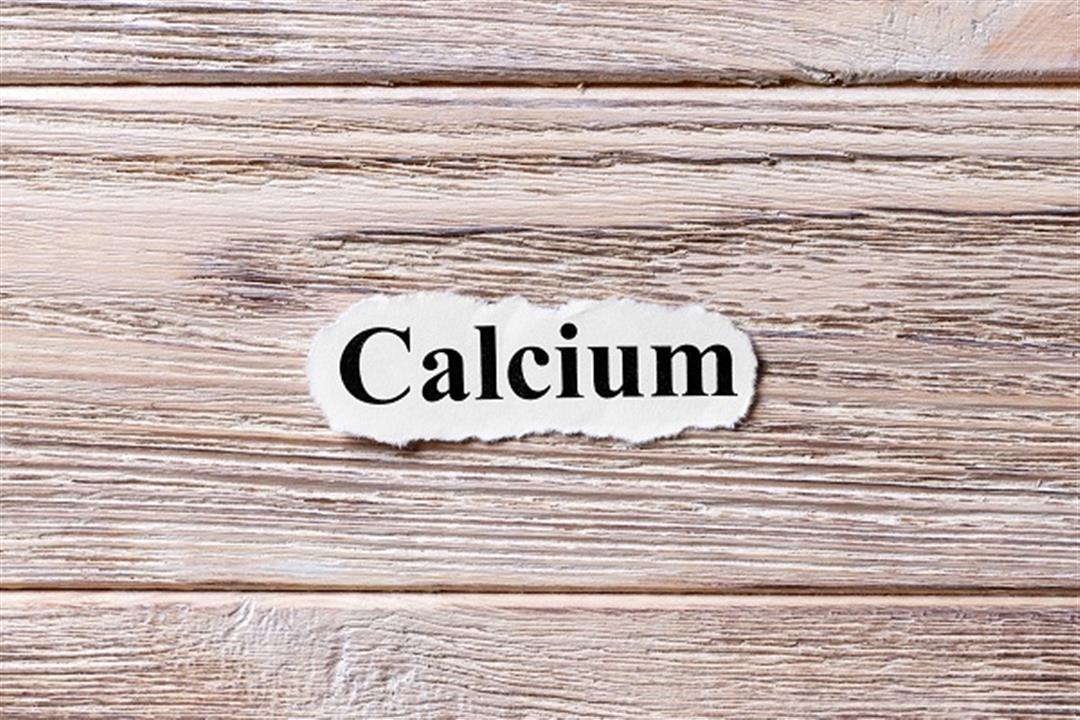 حسام موافي يحذر: نقص الكالسيوم علامة على هذا المرض
