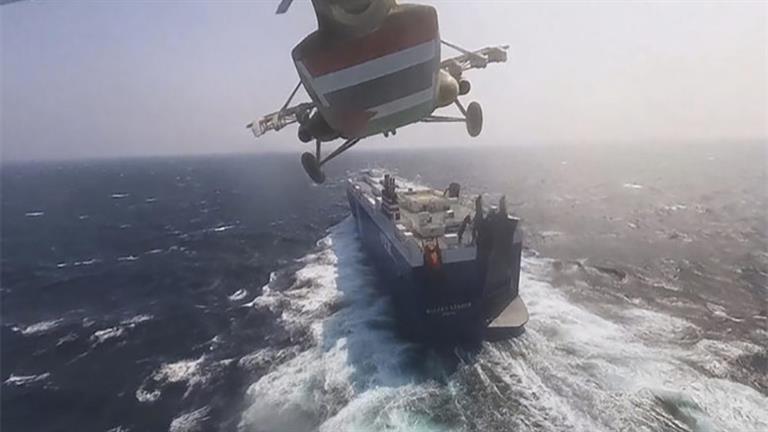 بعدما استهدفها الحوثيون.. رويترز: السفينة "نامبر ناين" أُصيبت بمقذوف لكنها تبحر حاليًا
