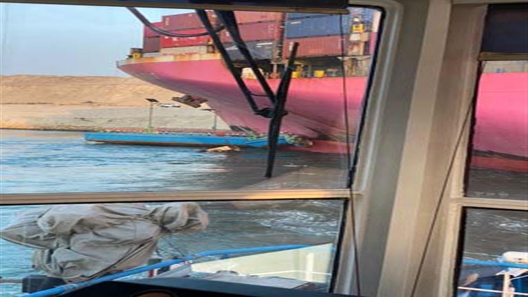ننشر الصور الأولى لتصادم سفينة الحاويات بكوبري المنسي في قناة السويس