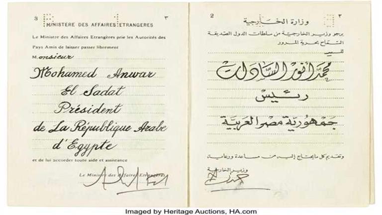 أسرة الرئيس أنور السادات ترد على عرض جواز سفره في مزاد أجنبي
