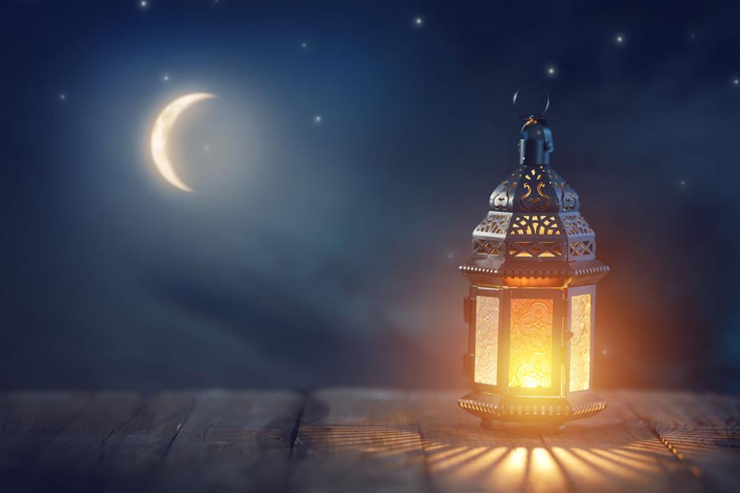 لماذا نشعر بالسعادة ليلة رؤية هلال رمضان؟