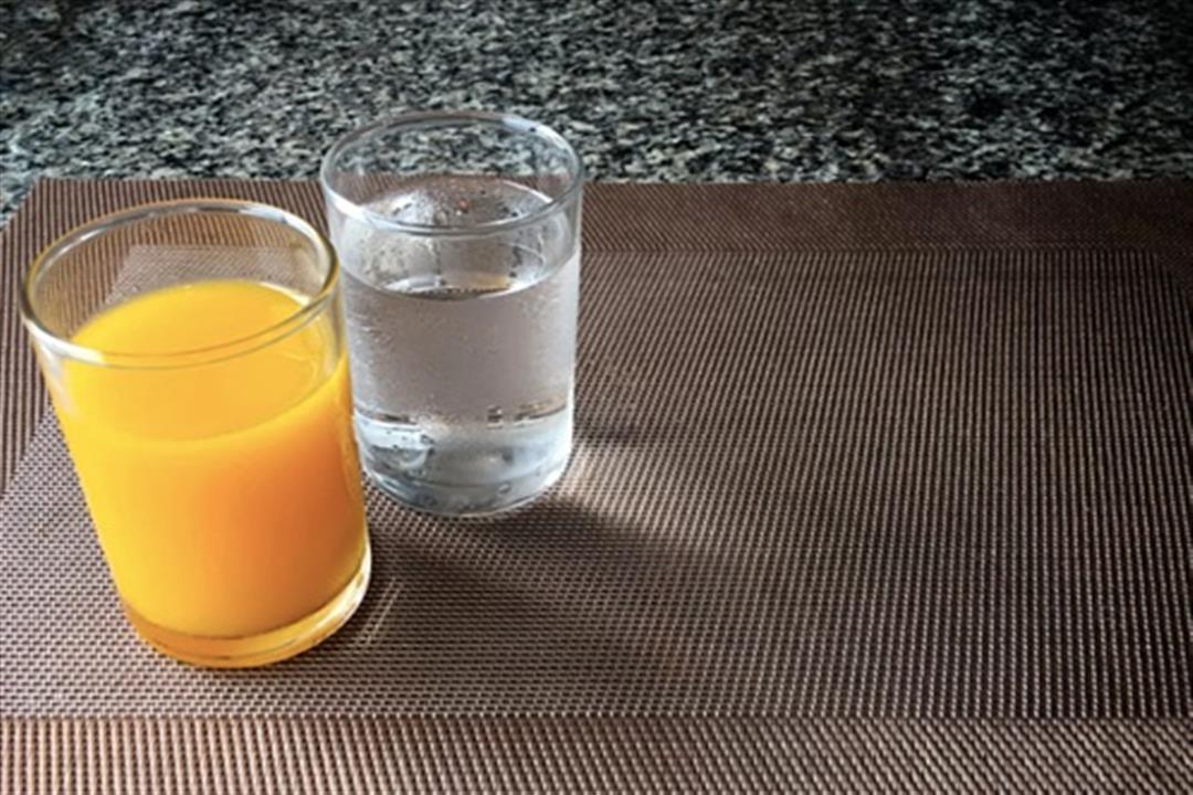 الماء Vs العصير- أيهما أفضل لكسر الصيام؟ "فيديو"