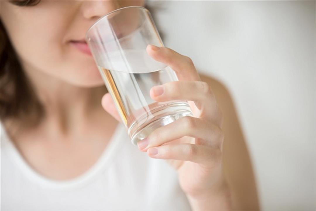 يحميك من مرض خطير- إليك فوائد شرب الماء في رمضان "فيديو"