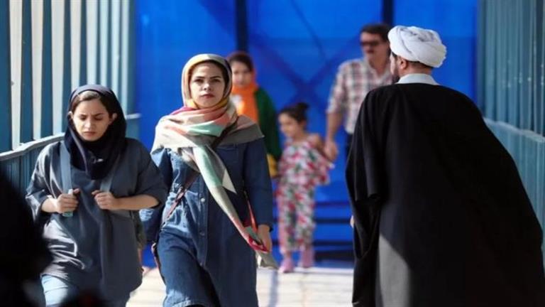 إيران.. قائد الشرطة يصر على فرض عمليات تفتيش أكثر صرامة على الحجاب