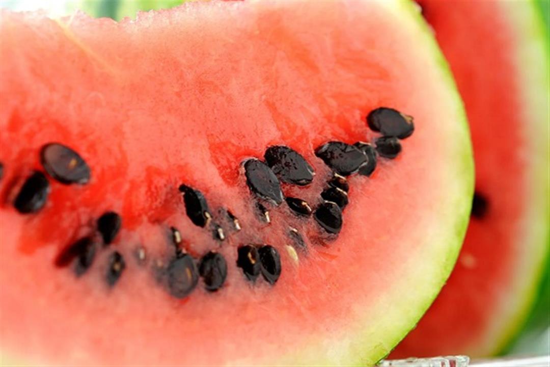 بلع بذور البطيخ- خبيرة تغذية تحذر: تسبب هذا المرض