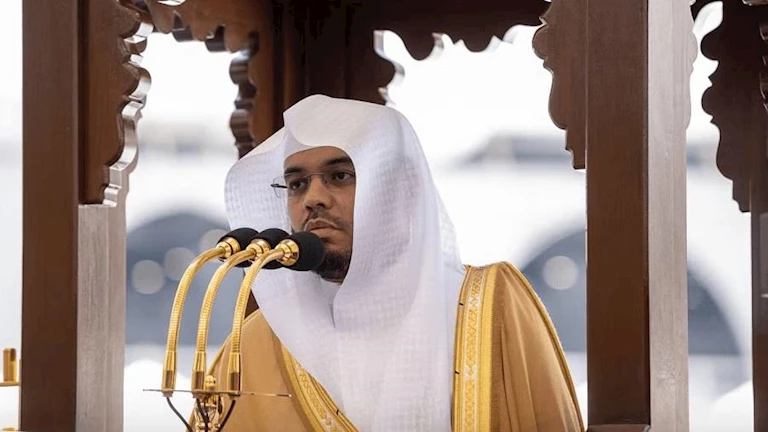 خطيب المسجد الحرام يكشف عن سورة بالقرآن اشتملت على أعظم مقاصد الإسلام 