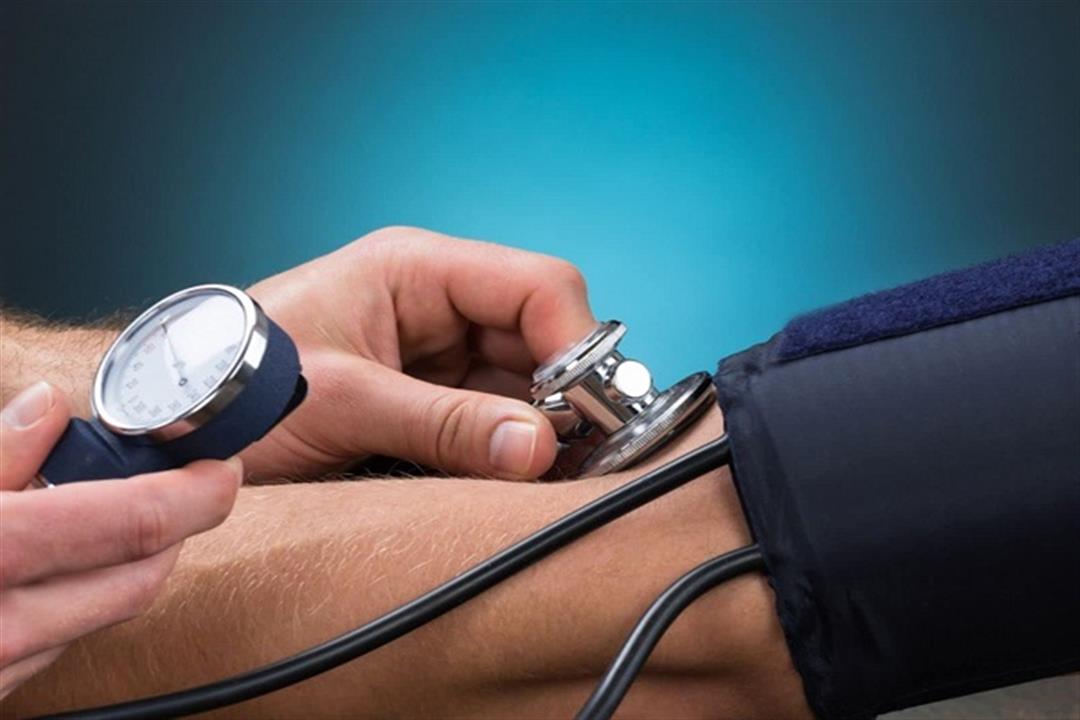 حسام موافي يحذر: انخفاض ضغط الدم عرض لهذا المرض
