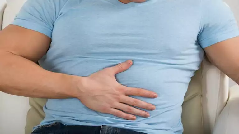 طرق سريعة وفعالة للتخلص من الانتفاخ المزعج