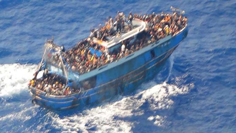 اليونان تُعلن إنقاذ 239 مهاجرًا في بحر إيجه