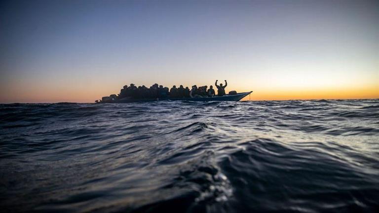 إنقاذ 27 مهاجرا غير شرعي غرق زورقهم شمال لبنان