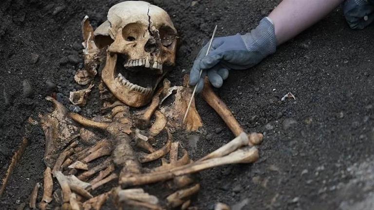 لن تتوقع.. هذا ما وجده باحثون في مقبرة عمرها 1000 عام بالمملكة المتحدة