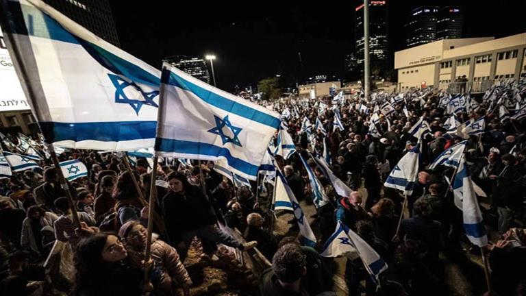انطلاق قافلة من المتظاهرين الإسرائيليين تعبيرا عن غضبهم من الحكومة الإسرائيلية