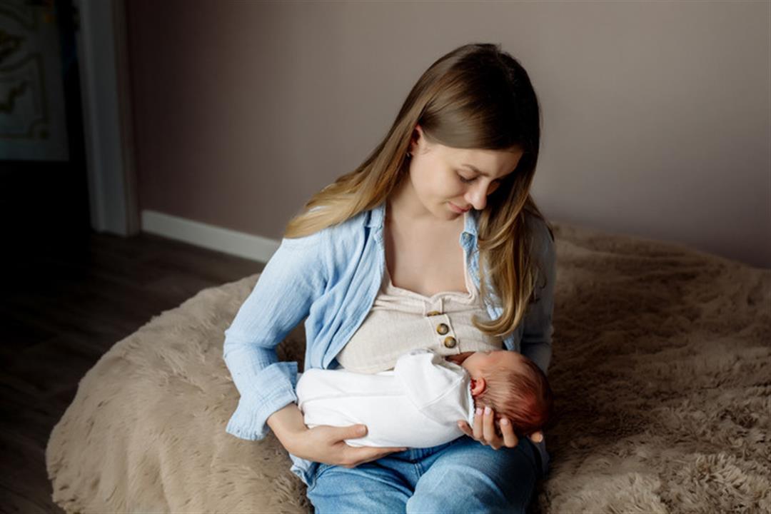 فوائد الرضاعة الطبيعية للأم- دراسة: تحميها من مرض خطير