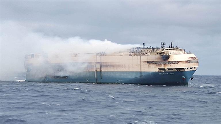 3 أيام النيران مشتعلة بالمحيط.. تفاصيل جديدة في حريق سفينة الشحن قبل وصولها مصر