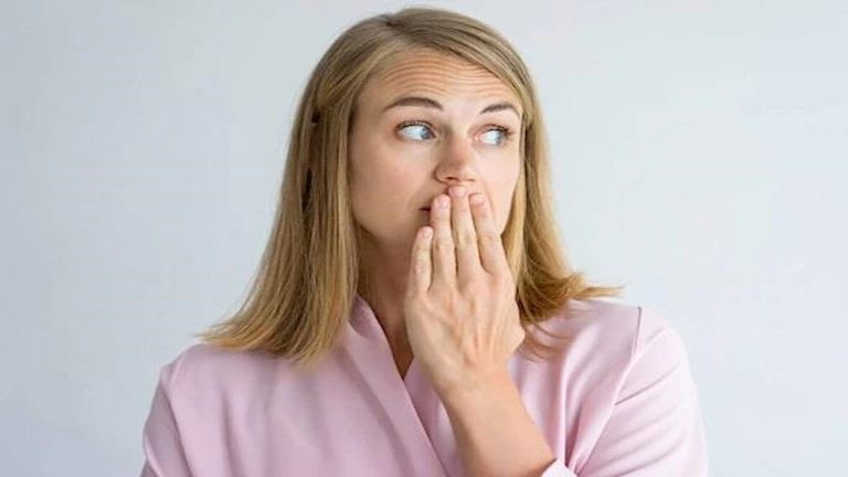مزيل للبكتيريا.. طعام تناوله قبل النوم يخلصك من رائحة الفم الكريهة 