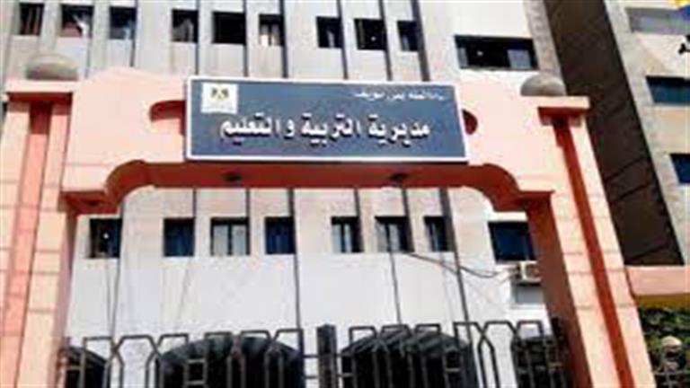معاقبة معلم يضرب التلاميذ في بني سويف 