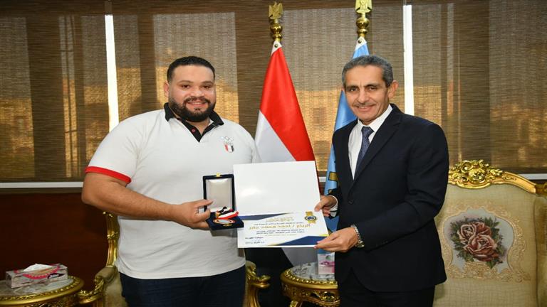 بالصور- محافظ الغربية يكرم أحمد جابر بطل ألعاب البحر المتوسط
