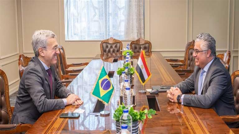 اقتصادية قناة السويس تستقبل سفير البرازيل لبحث التعاون في ملف الوقود الأخضر 