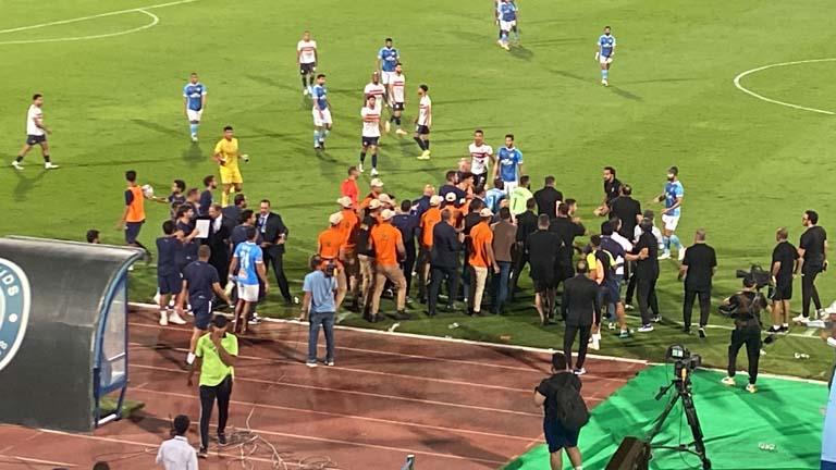 "بتدخل الشناوي وشيكابالا".. تفاصيل خناقة الزمالك وبيراميدز صور)