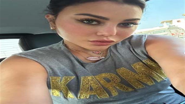 هيفاء وهبي تودع الصيف وتستمتع بعطلة نهاية الأسبوع