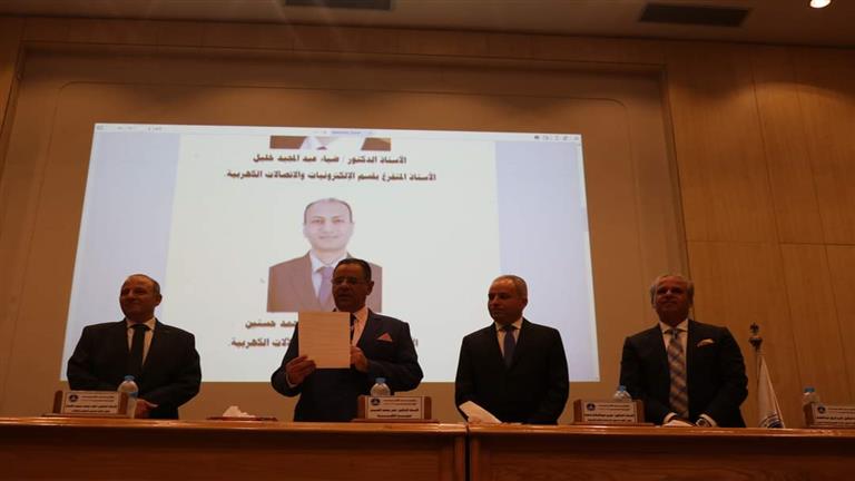 تكريم أعضاء هيئة التدريس الحاصلين على جوائز جامعة عين شمس بمجلس كلية الهندسة