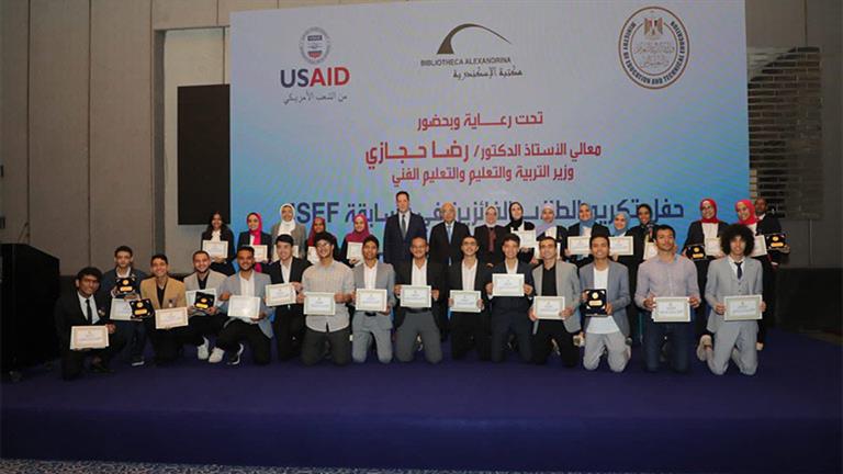 حجازي يكرم الطلاب الفائزين على المستوى القومي والعالمي في مسابقة ISEF للعلوم والهندسة