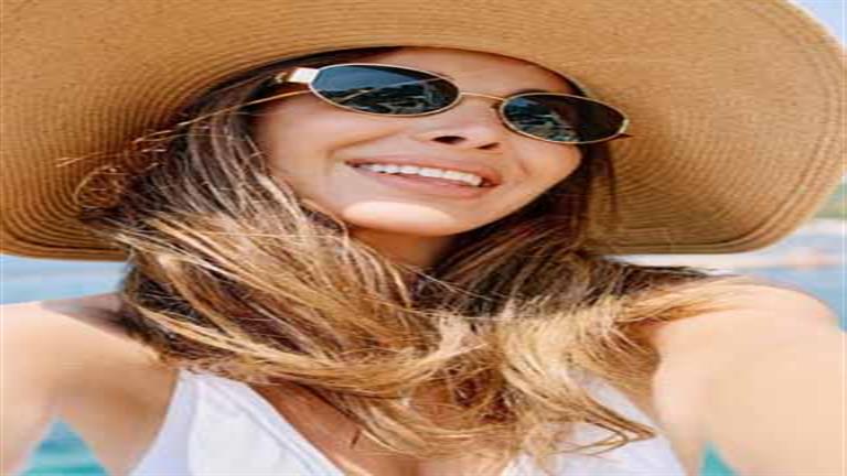 نانسي عجرم تودع الصيف بجلسة تصوير على البحر.. والجمهور: ما هذا الجمال؟