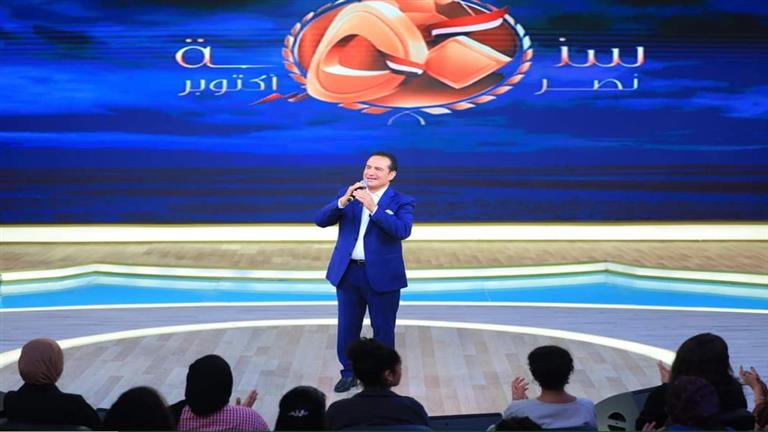 محمد ثروت يغني "مصر يا أول نور" في برنامج "معكم"