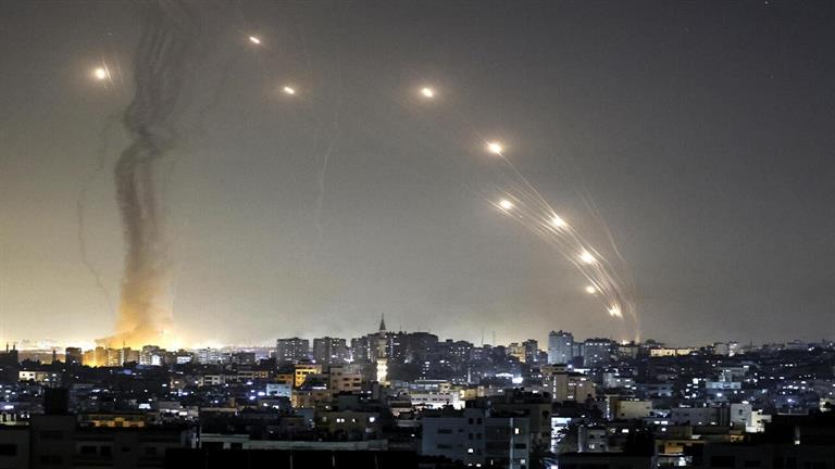إعلام عبري: حماس تطلق الصواريخ على إسرائيل بنفس قوة الأسابيع الأولى من الحرب