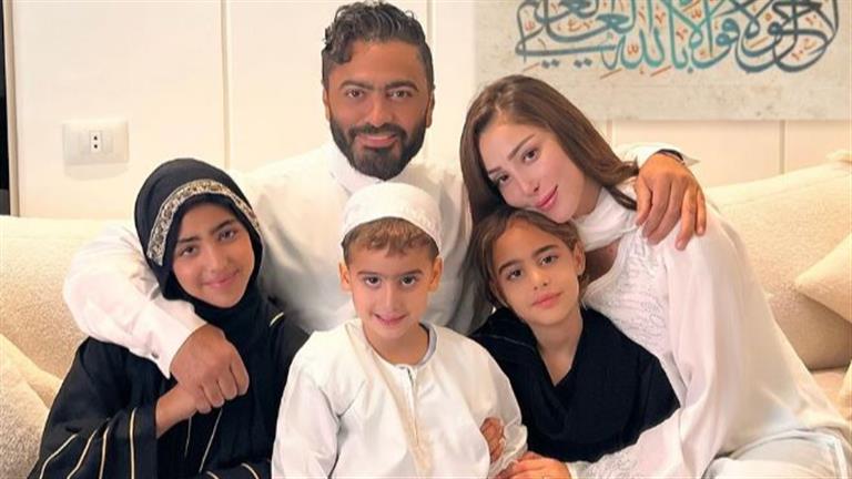 الصورة التي اثار بها تامر حسني الجدل على السوشيال 