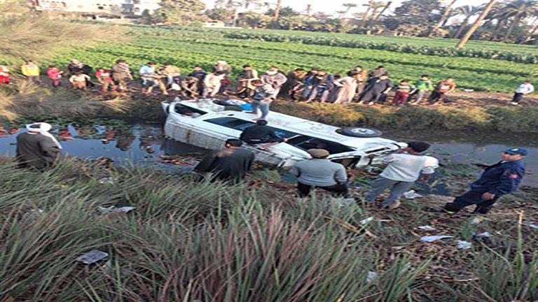 انقلاب ميكروباص في ترعة   أرشيفية