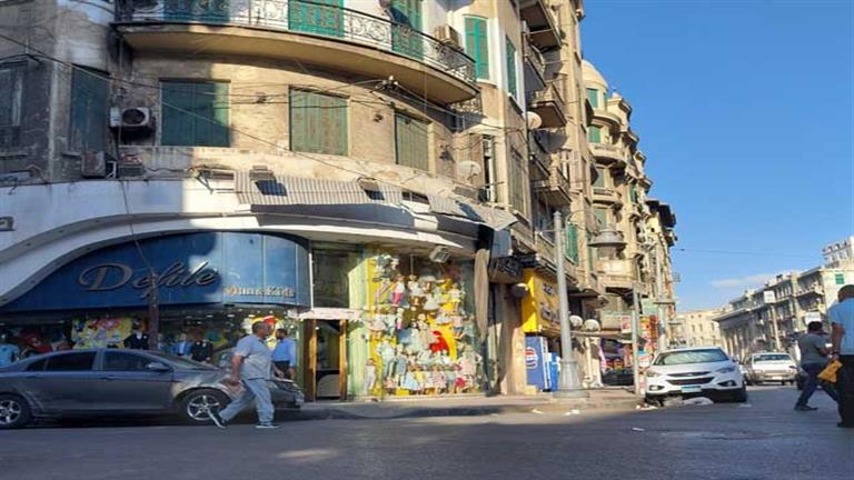 ضحية لقمة العيش.. سقوط عامل من شرفة عقار أثناء تركيب "تكييف" في الإسكندرية - صور