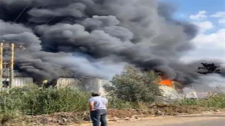 بالصور.. حريق هائل يلتهم مصنع قطن فى المحلة  