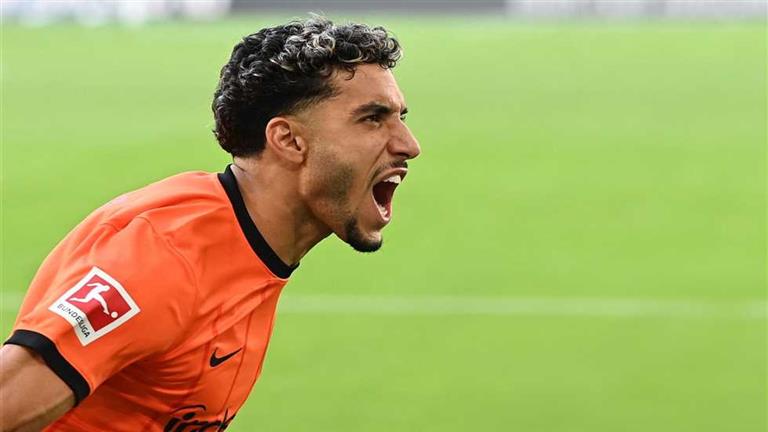 هل سيزامل محمد صلاح؟.. تقرير: ليفربول يبدأ المحادثات الأولية بمفاوضات ضم عمر مرموش