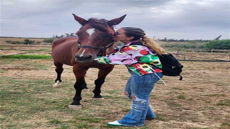 عائشة بن أحمد تنشر صورا مع "الخيل".. والجمهور يعلق