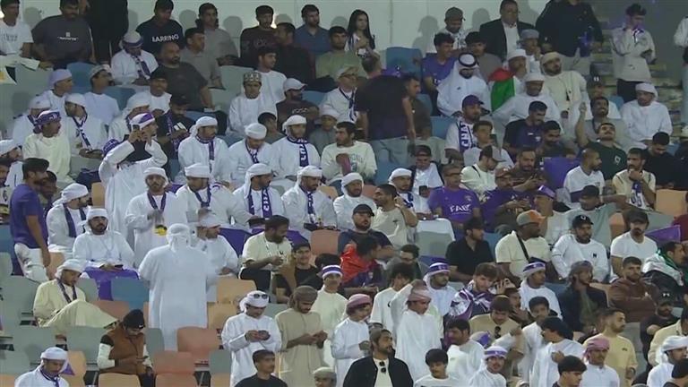 جماهير العين حاضرة في استاد القاهرة وتردد الأهازيج (فيديو)