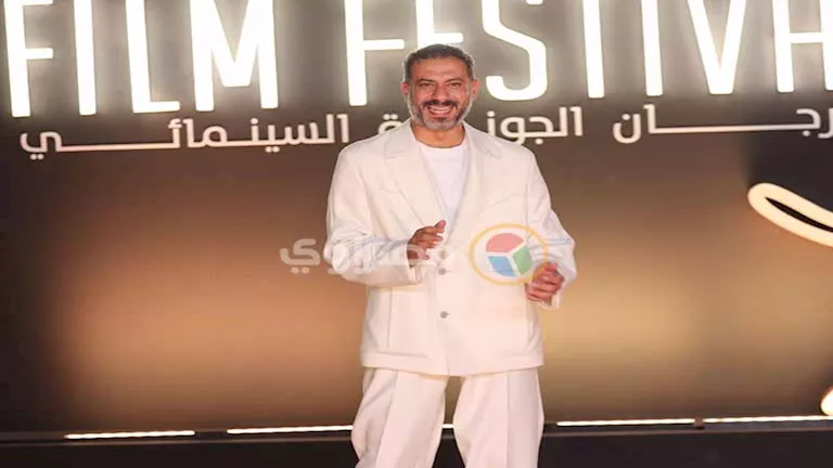 محمد فراج بـ "الأوڤر سايز" في الجونة.. بدلته بسعر خيالي 