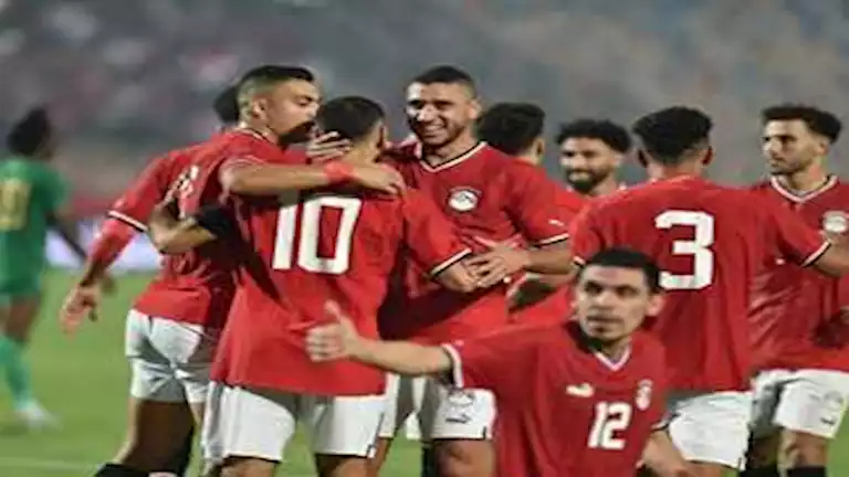 "بعد تجربة الفراعنة".. مدرب منتخب مصر السابق يتولى تدريب باناثينايكوس اليوناني