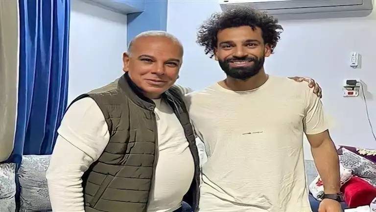 "الهلال أو الاتحاد".. والد محمد صلاح يتحدث عن مستقبله 