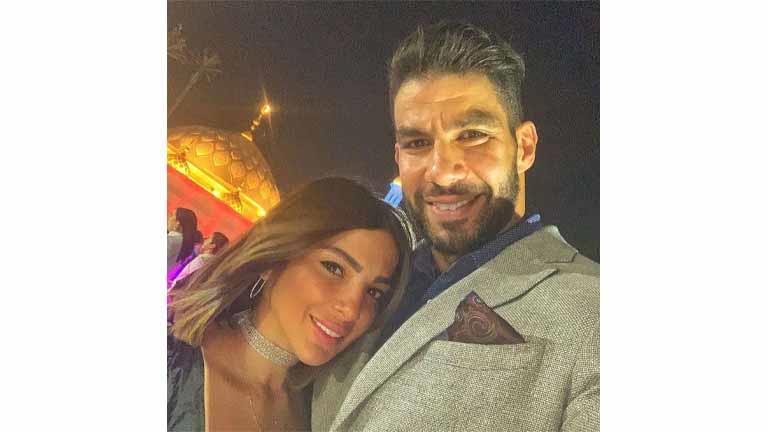 Couples الدوري المصري.."بيتبسط إني بغير عليه".. قصة حب شريف اكرامى وزوجته