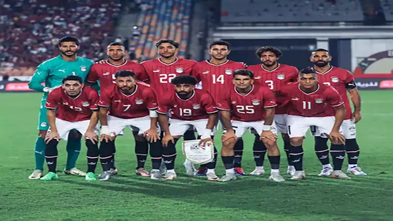 منتخب مصر بزيه الأحمر التقليدي أمام كاب فيردي في تصفيات أمم أفريقيا