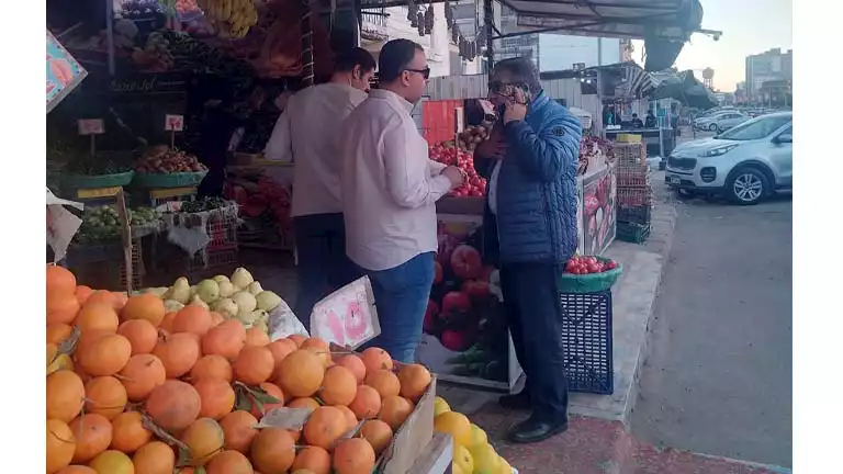 محافظة الدقهلية يتفقد منافذ بيع الخضار فى المنصورة -صور