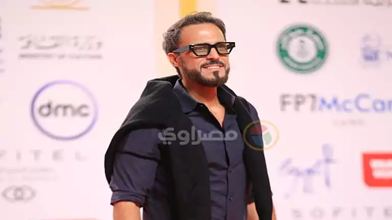 "الأسطورة".. يوسف الشريف مع تيري هنري من كواليس "Joy Awards"