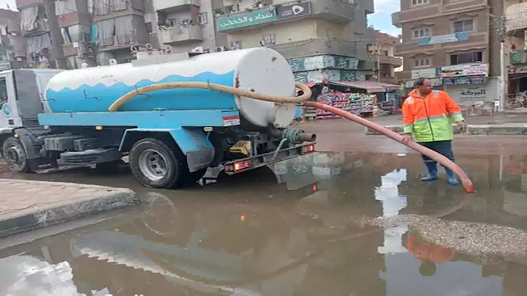 توجيهات عاجلة لمحافظ البحيرة لرفع مياه الأمطار من الشوارع -صور