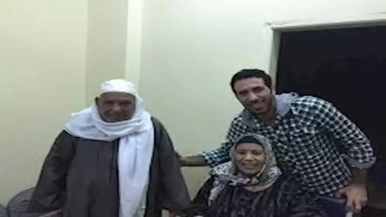 رحلات صيد... أجمل 20 صورة لـ أبوتريكة مع اولاده ووالدته 