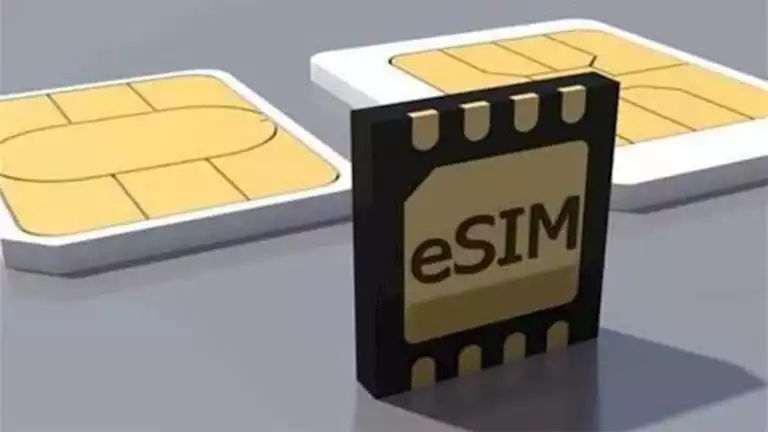 نشرة منتصف الليل| موعد تشغيل خدمة "eSIM".. وحقيقة تحصيل رسوم من المصريين بالخارج