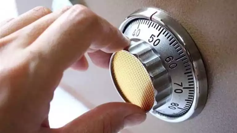 إعلامية تتهم شيف شهير بسرقة خزنتها والمباحث تصدمها